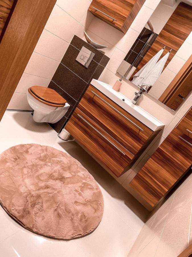 Apartament Solna 80 - Centrum Miasta Z Podziemnym Garazem Келце Екстериор снимка