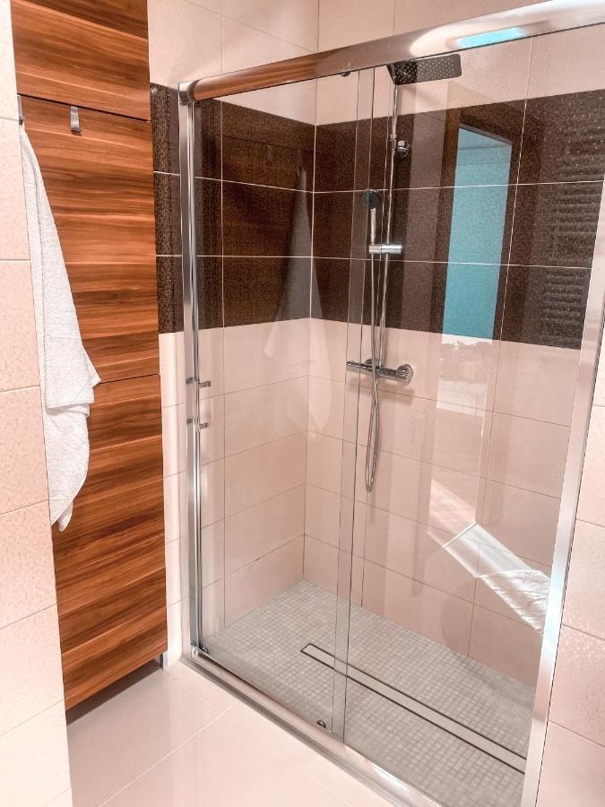 Apartament Solna 80 - Centrum Miasta Z Podziemnym Garazem Келце Екстериор снимка